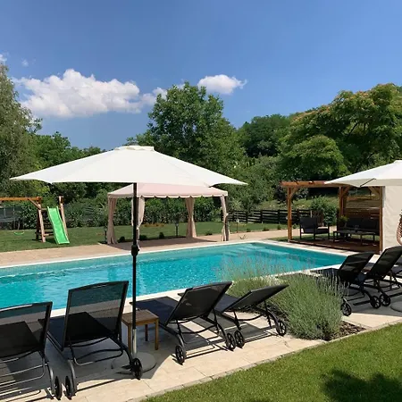 Smaragdis Villa *